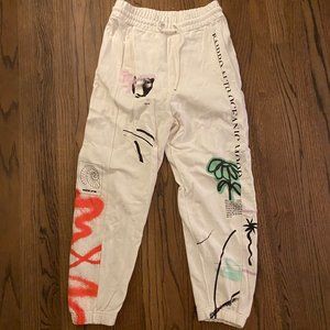 White zara sweatpants with graphics - medium